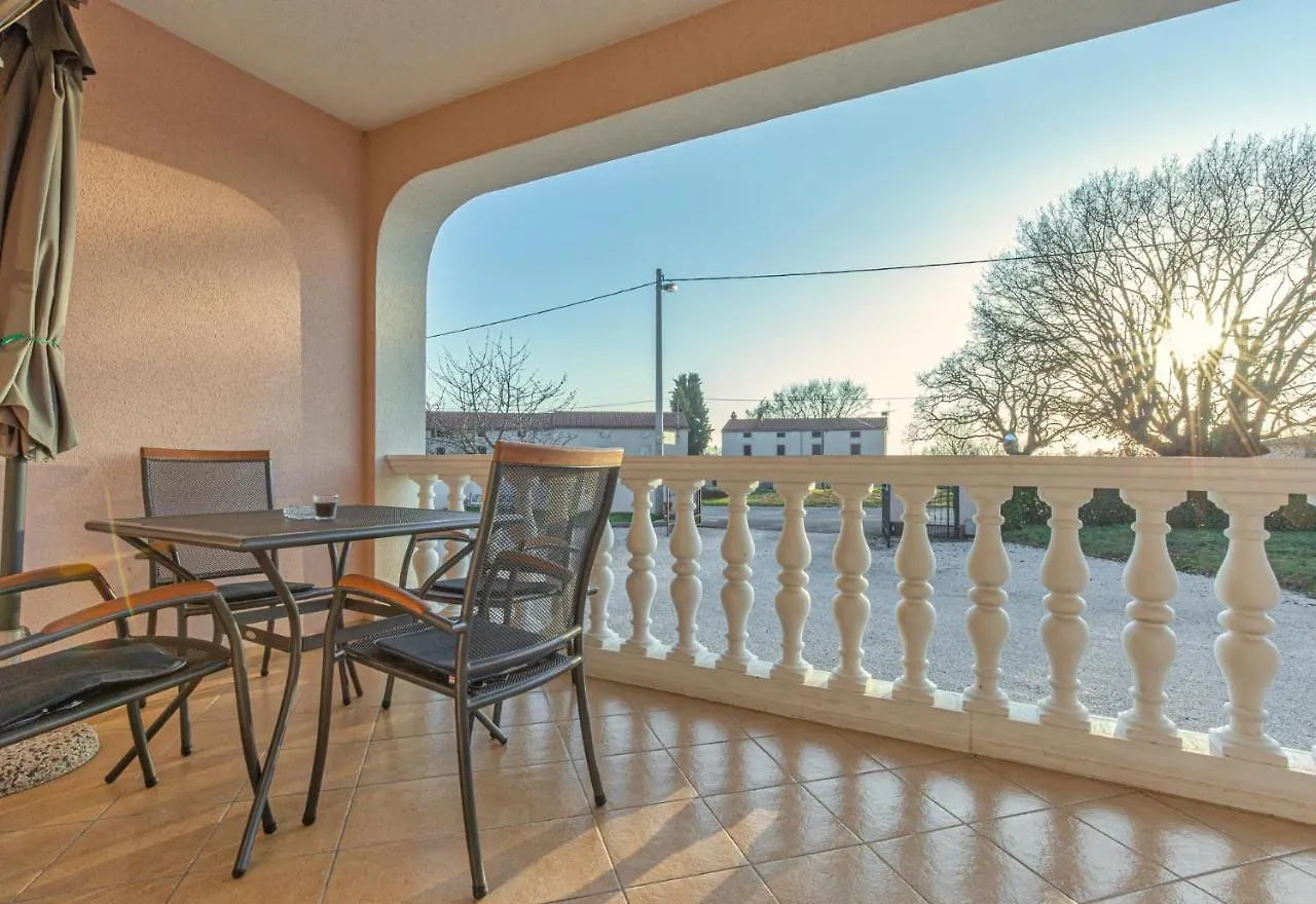 Apartment Ferienwohnung Koraca B4 Kirmenjak