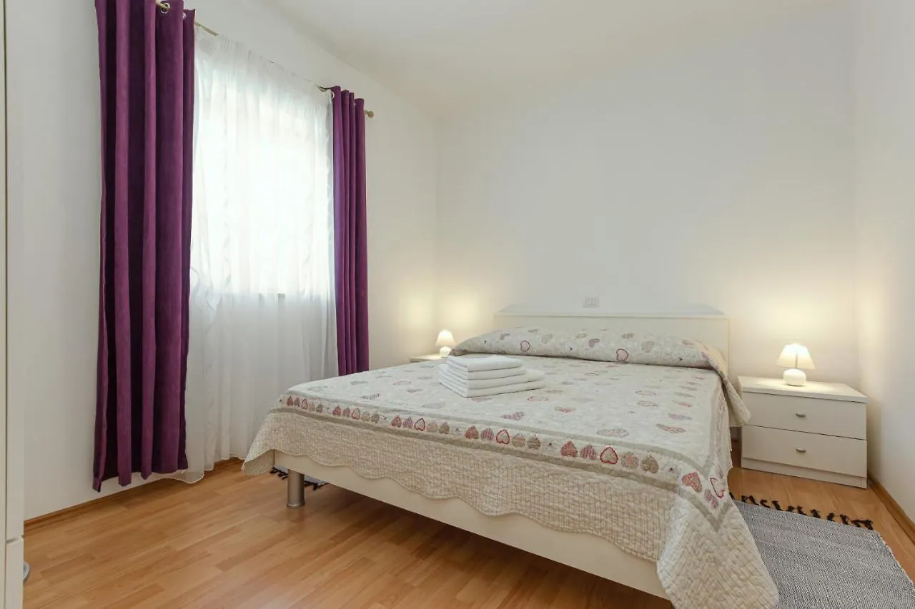 Ferienwohnung Koraca B4 Kirmenjak