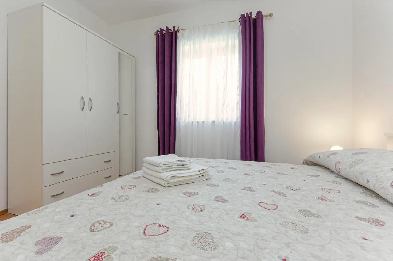 Apartment Ferienwohnung Koraca B4 Kirmenjak